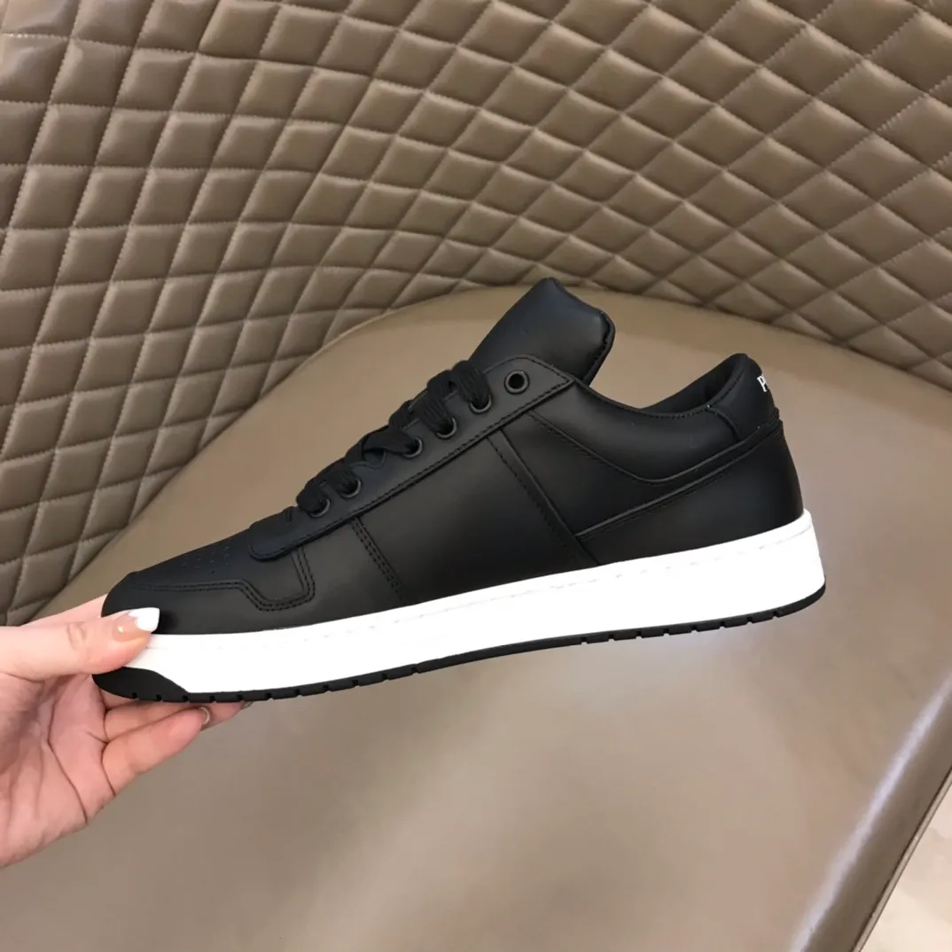 P380 Yuan 38-45 Prada Prada’s new men’s leather sports shoes, the highest version on the market, any comparison is welcome🆚! The original leather has excellent texture and is super high-end! Fetal sheep net lining imported from Italy, removable pad! Luxurious materials and fine workmanship, highly recommended!